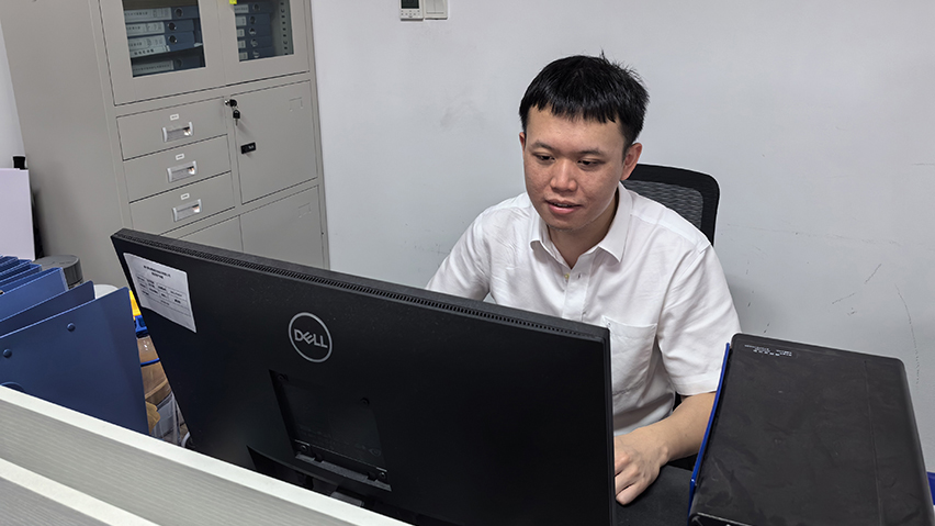 临时厂房内，我们用11个月造出国内最大功率的氨氢能源发电机